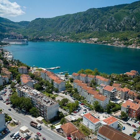 Maison W Kotor Exteriör bild