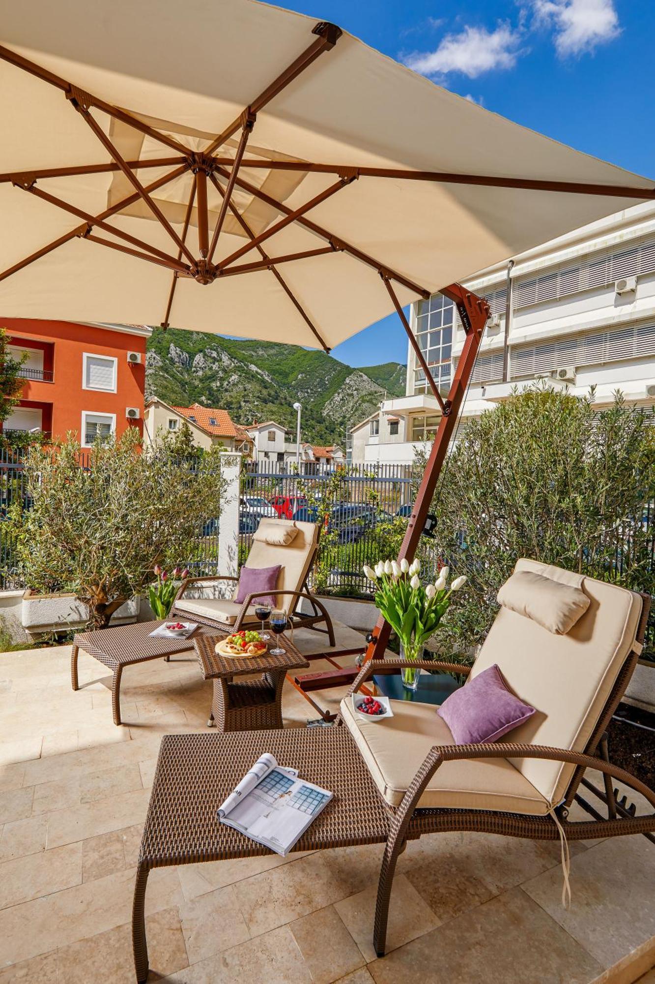 Maison W Kotor Exteriör bild