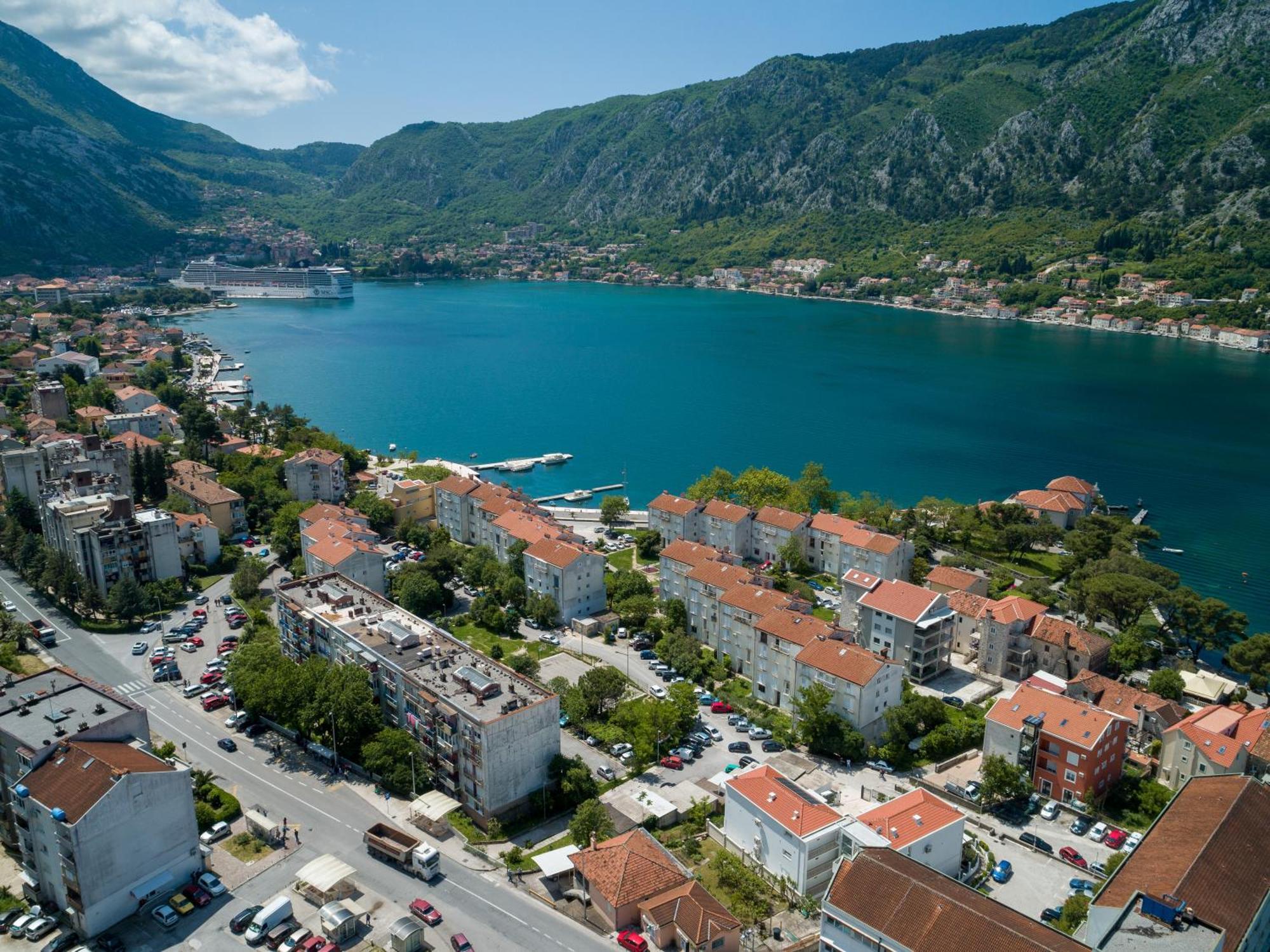 Maison W Kotor Exteriör bild