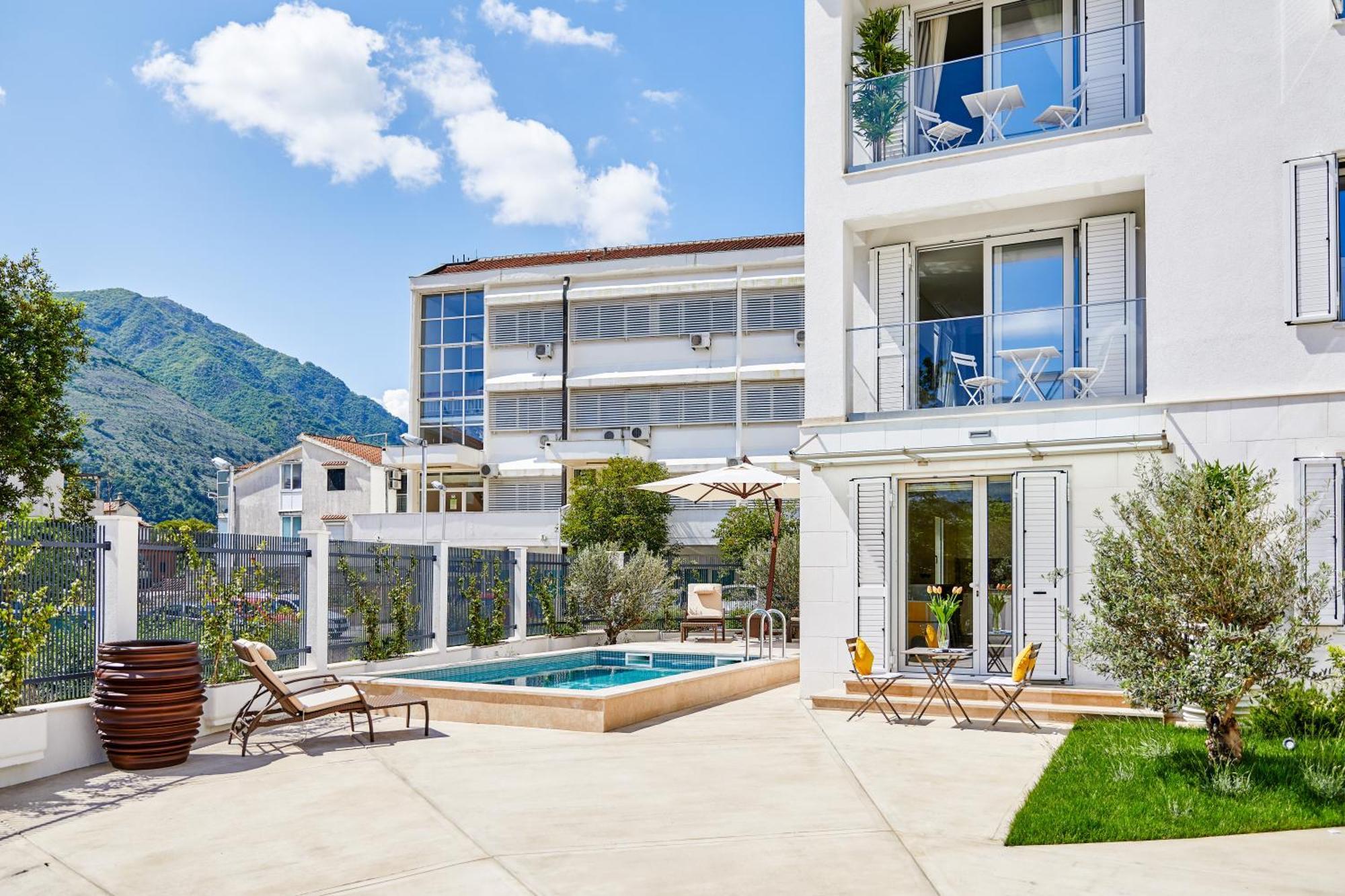 Maison W Kotor Exteriör bild
